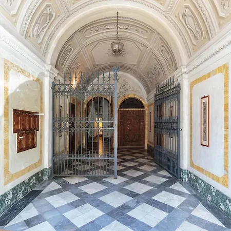 The Palatial * Lucca