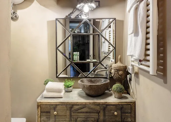 The Palatial * Lucca