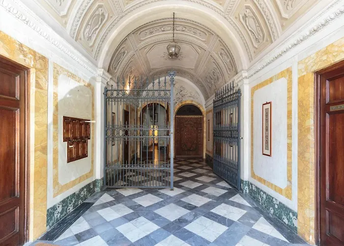 The Palatial * Lucca