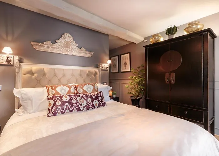 The Palatial Apartament *